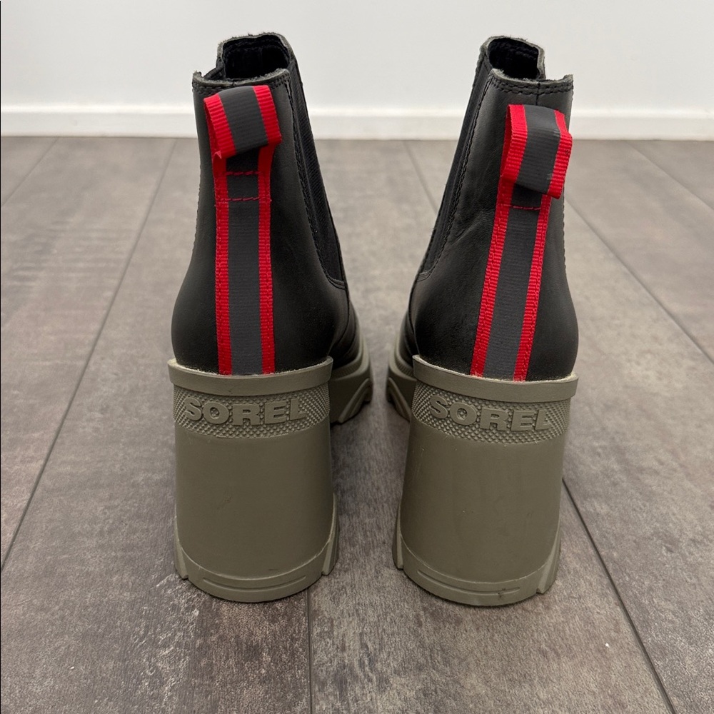 Like NEW! Leather Sorel Brex Heel Lug Chelsea Boot in Olive Green, size 8 - Picture 6 of 11